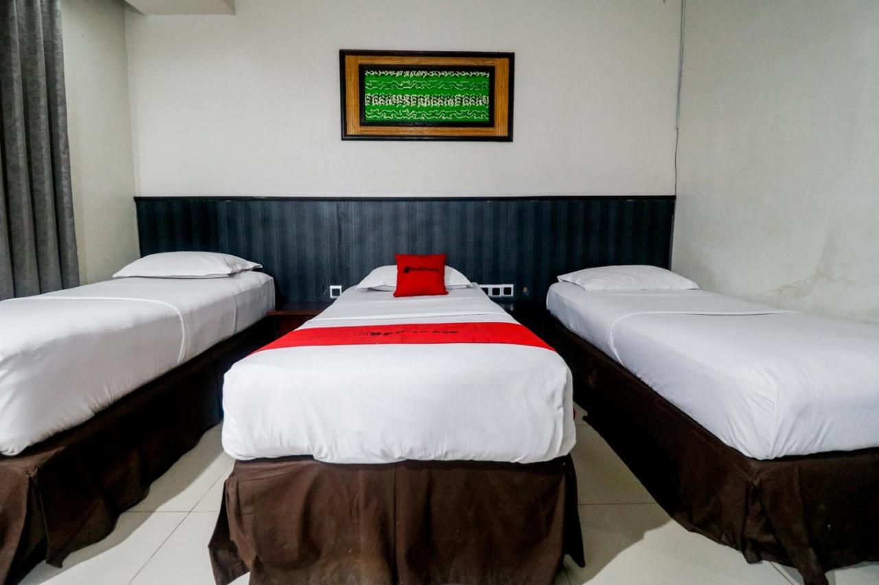 Reddoorz Plus @ Banjarmasin Tengah Otel Dış mekan fotoğraf