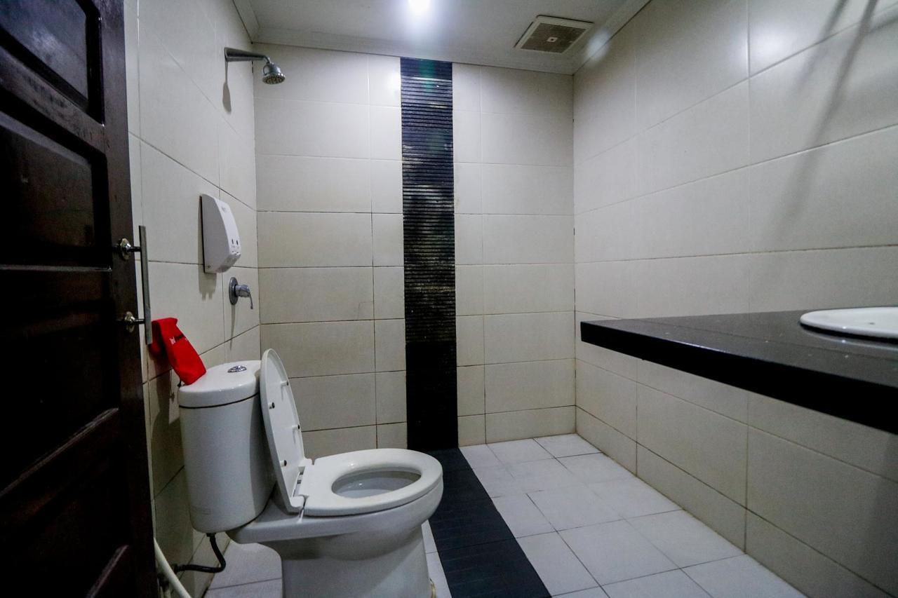 Reddoorz Plus @ Banjarmasin Tengah Otel Dış mekan fotoğraf