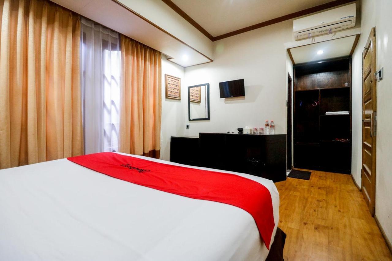 Reddoorz Plus @ Banjarmasin Tengah Otel Dış mekan fotoğraf