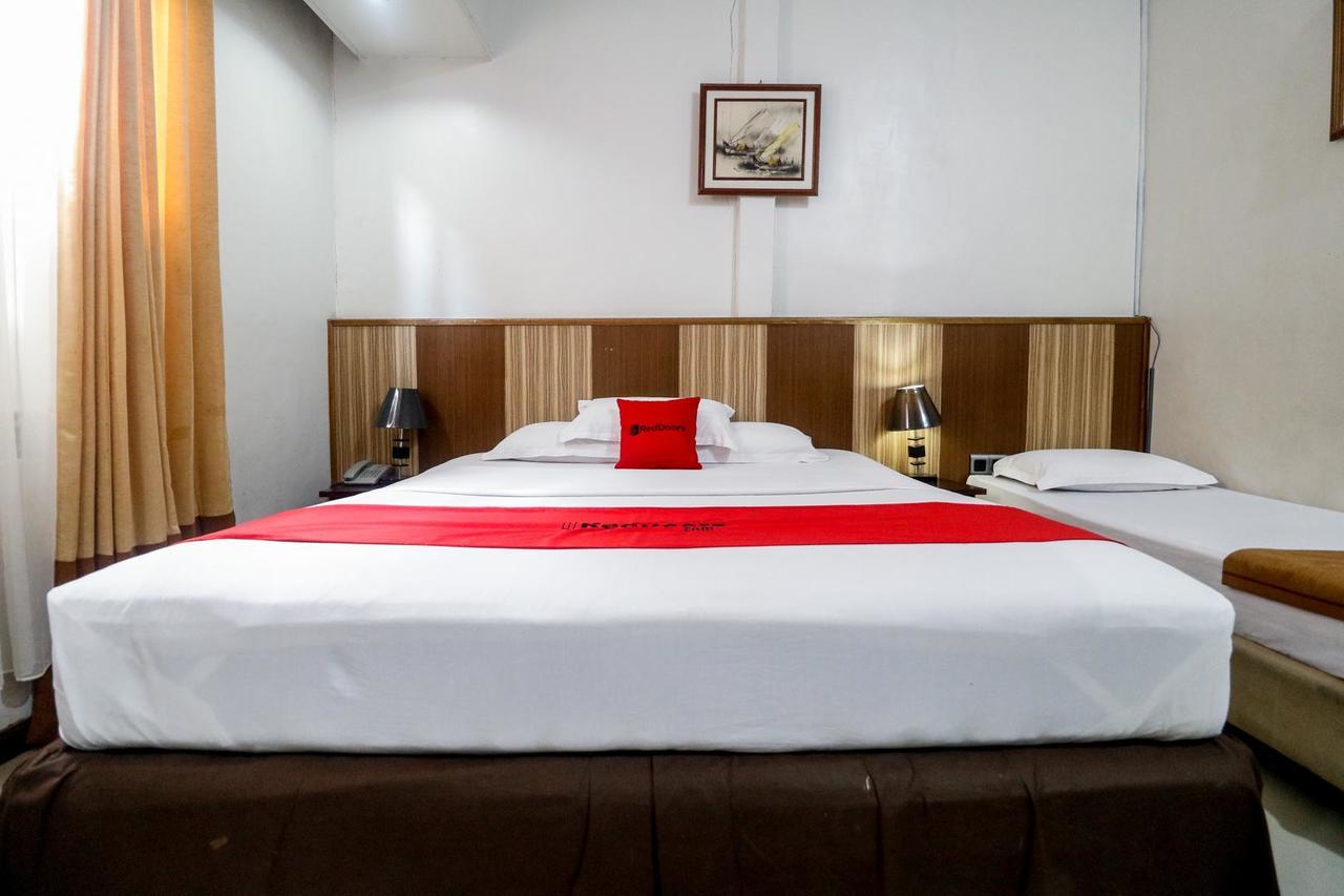 Reddoorz Plus @ Banjarmasin Tengah Otel Dış mekan fotoğraf