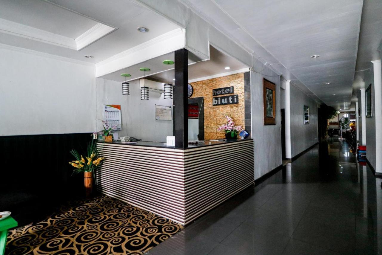 Reddoorz Plus @ Banjarmasin Tengah Otel Dış mekan fotoğraf